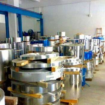 No4 औद्योगिक विनिर्माण के लिए 0.1 मिमी सहिष्णुता और 520-750 एमपीए तन्यता शक्ति के साथ समाप्त स्टेनलेस स्टील पट्टी